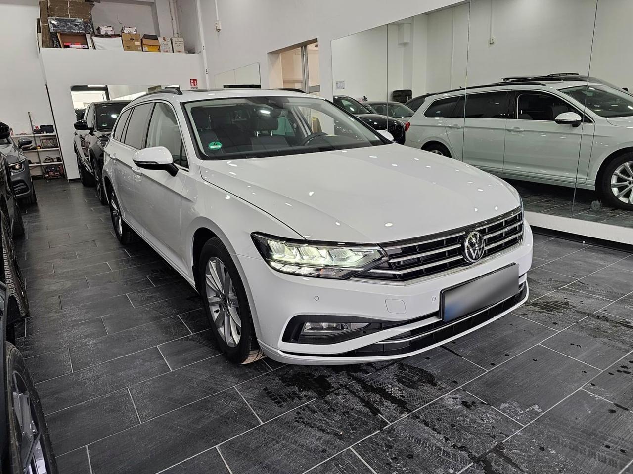 Volkswagen Passat Variant Tetto LED C.17 ACC Camera360 PDC Navi Paddles S&S