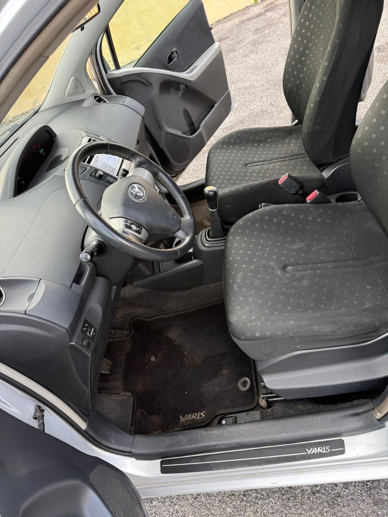 Toyota Yaris 1.0 5 porte