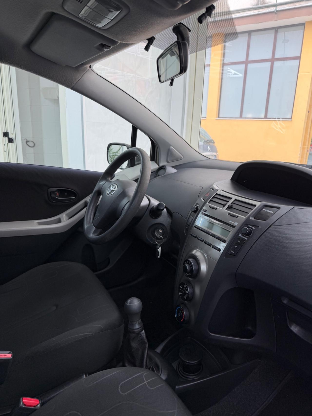 Toyota Yaris 1.0 5 porte