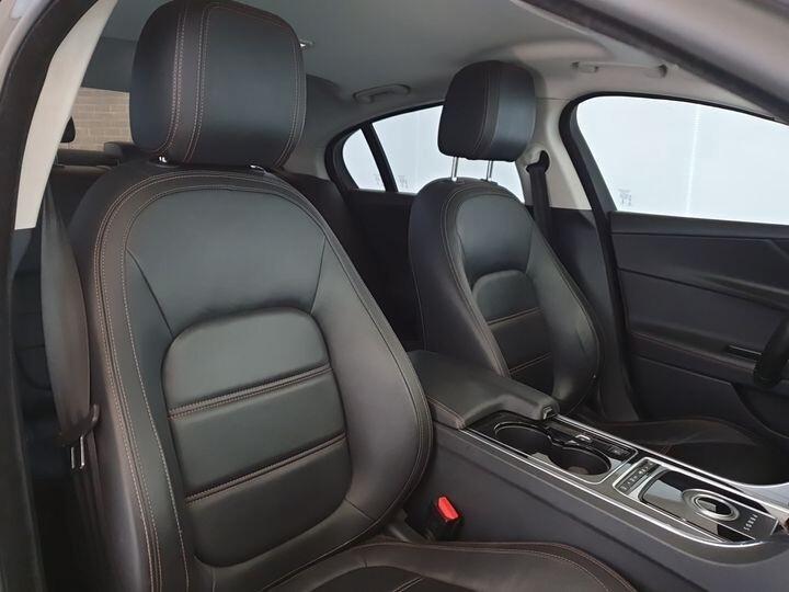 Jaguar XE 2.0 D Turbo 180CV Prestige