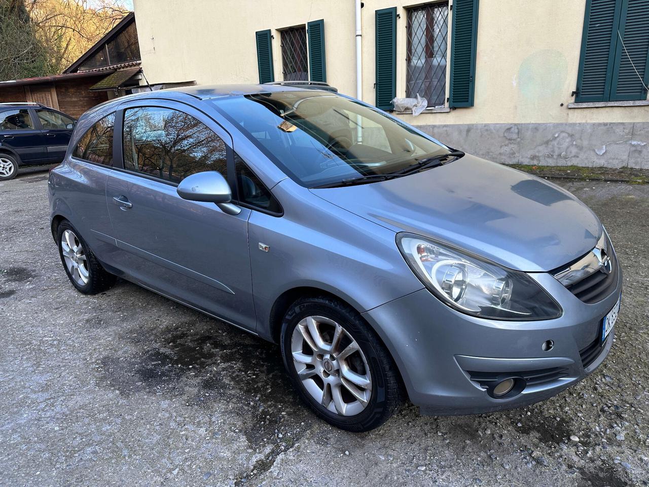 Opel Corsa 1.2 3 porte Enjoy