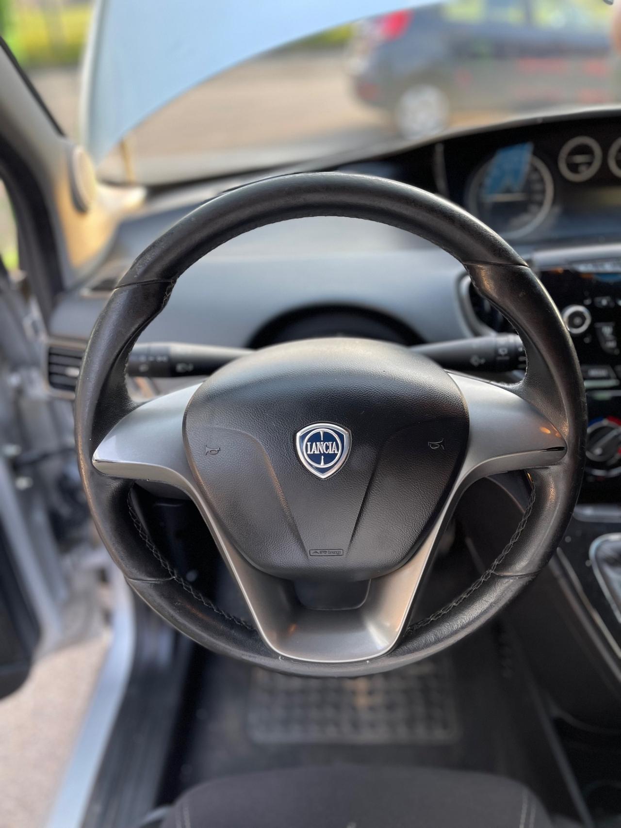Lancia Ypsilon 1.2 69 CV 5 porte S&S Silver