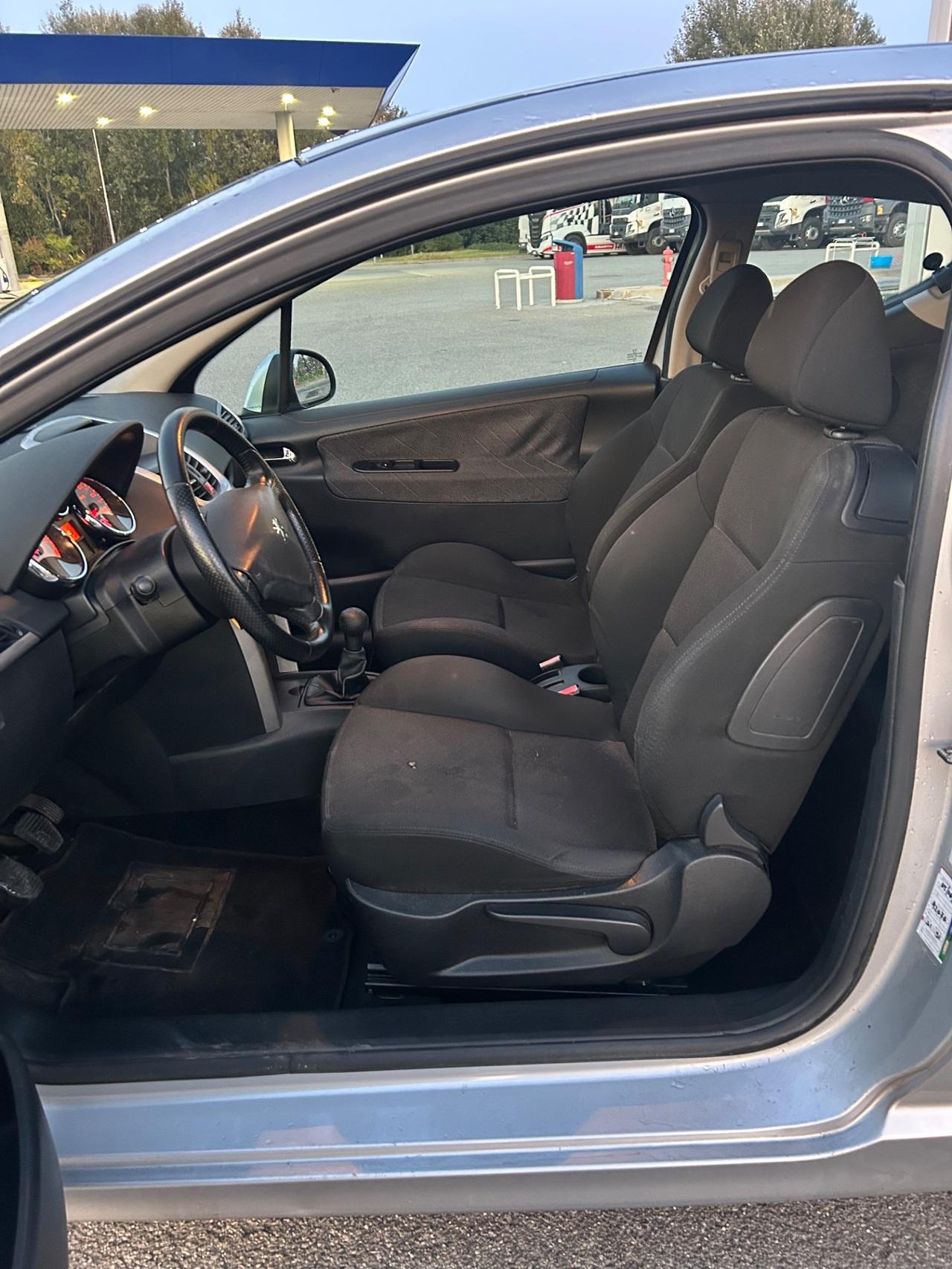 Peugeot 207 1.4 8V 75CV 5p. Active