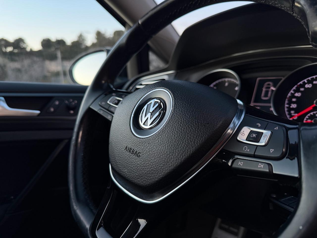 Volkswagen Golf/1.6 TDI 90CV/CAR PLAY/CERCHI 17"/NEOPATENTATI