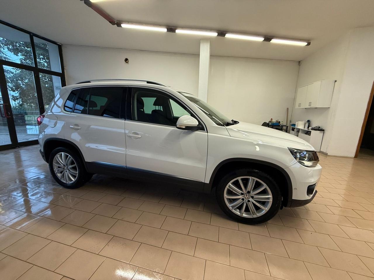Volkswagen Tiguan 2.0 TDI 140 CV Business Sport e Style BlueMot. Tech