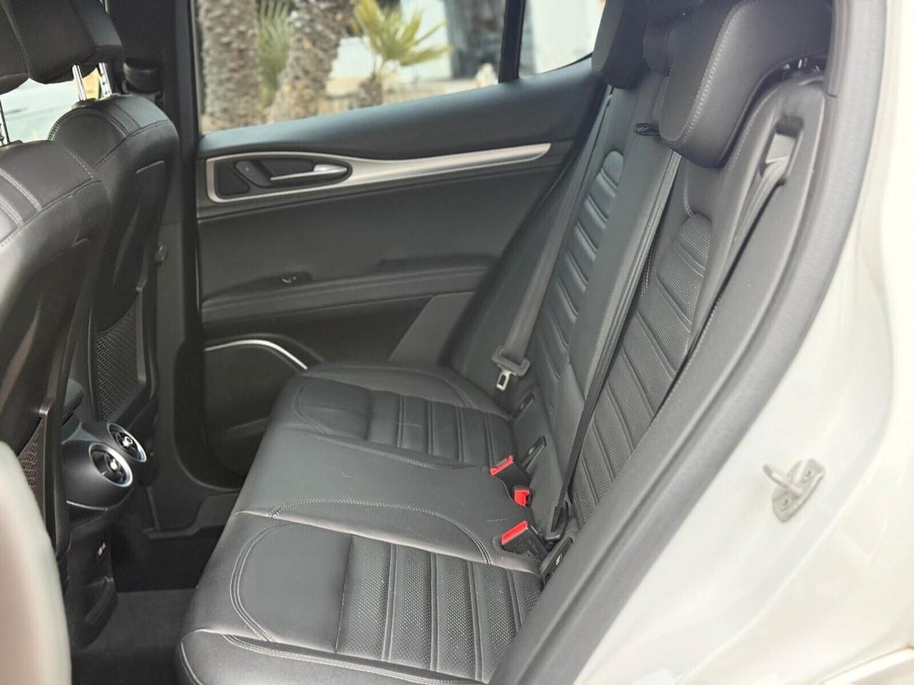 Alfa Stelvio 2.2 Td 210 CV AT8 Q4 Veloce New Model