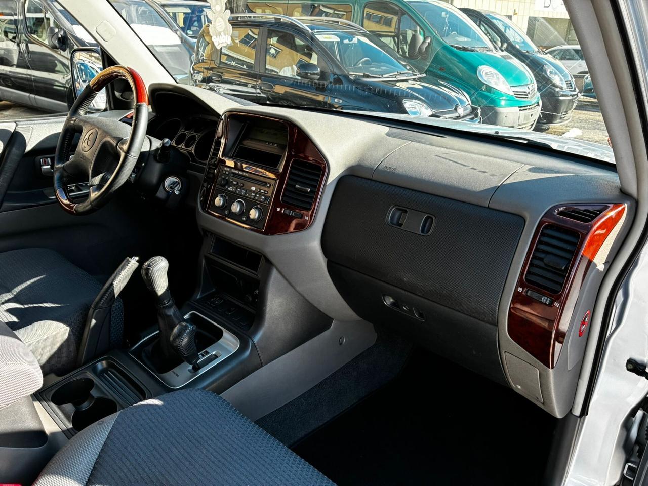 MITSUBISHI PAJERO 3.2 DI-D 160CV GLS MANUALE