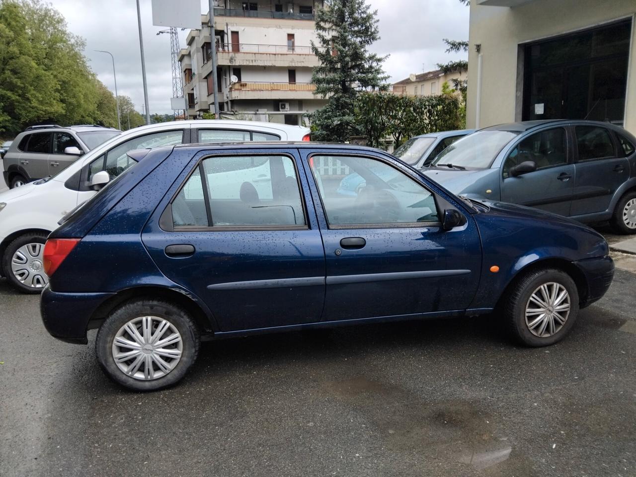 Ford Fiesta 1.2i 16V cat 5 porte Techno