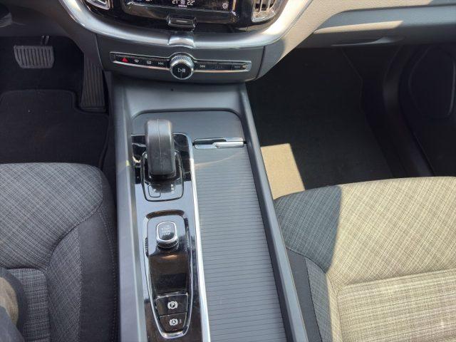 VOLVO XC60 B4 (d) AWD Geartronic Momentum Pro