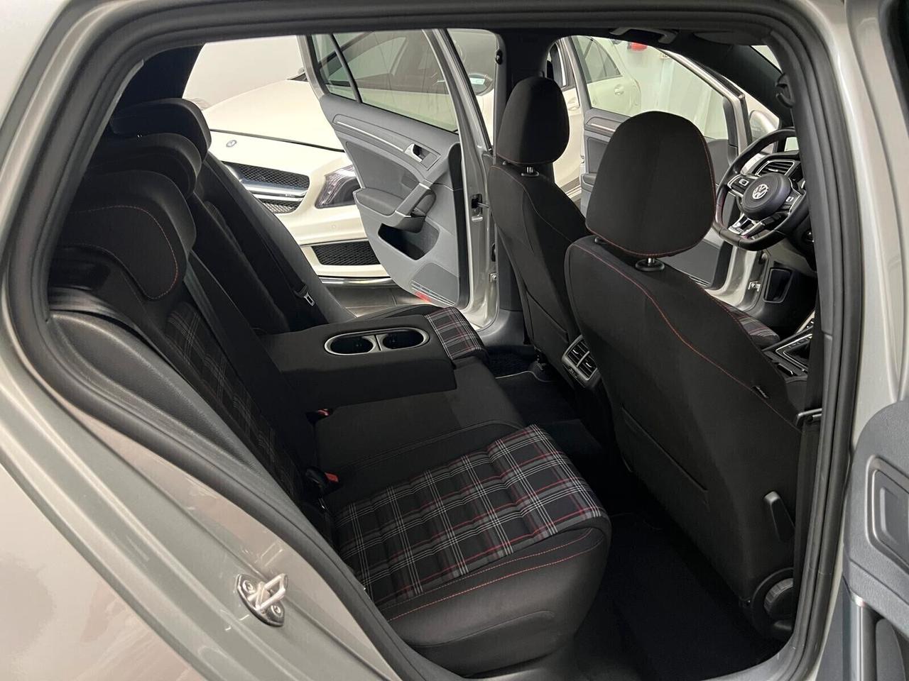 Volkswagen Golf GTI Performance 2.0 TSI 230CV