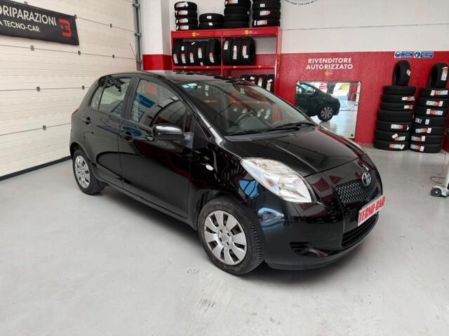 Toyota Yaris 1.0 5 porte