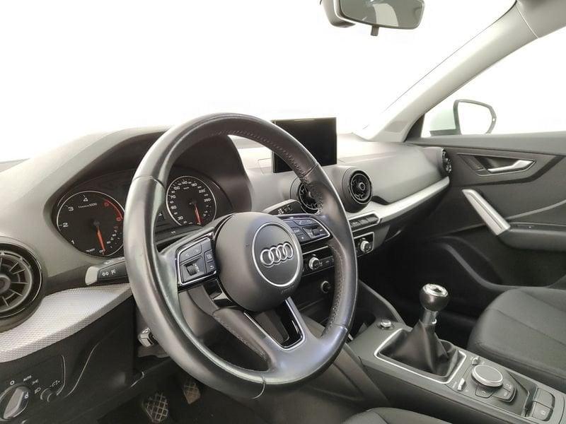 Audi Q2 1.6 TDI Business - FARI LED, PDC