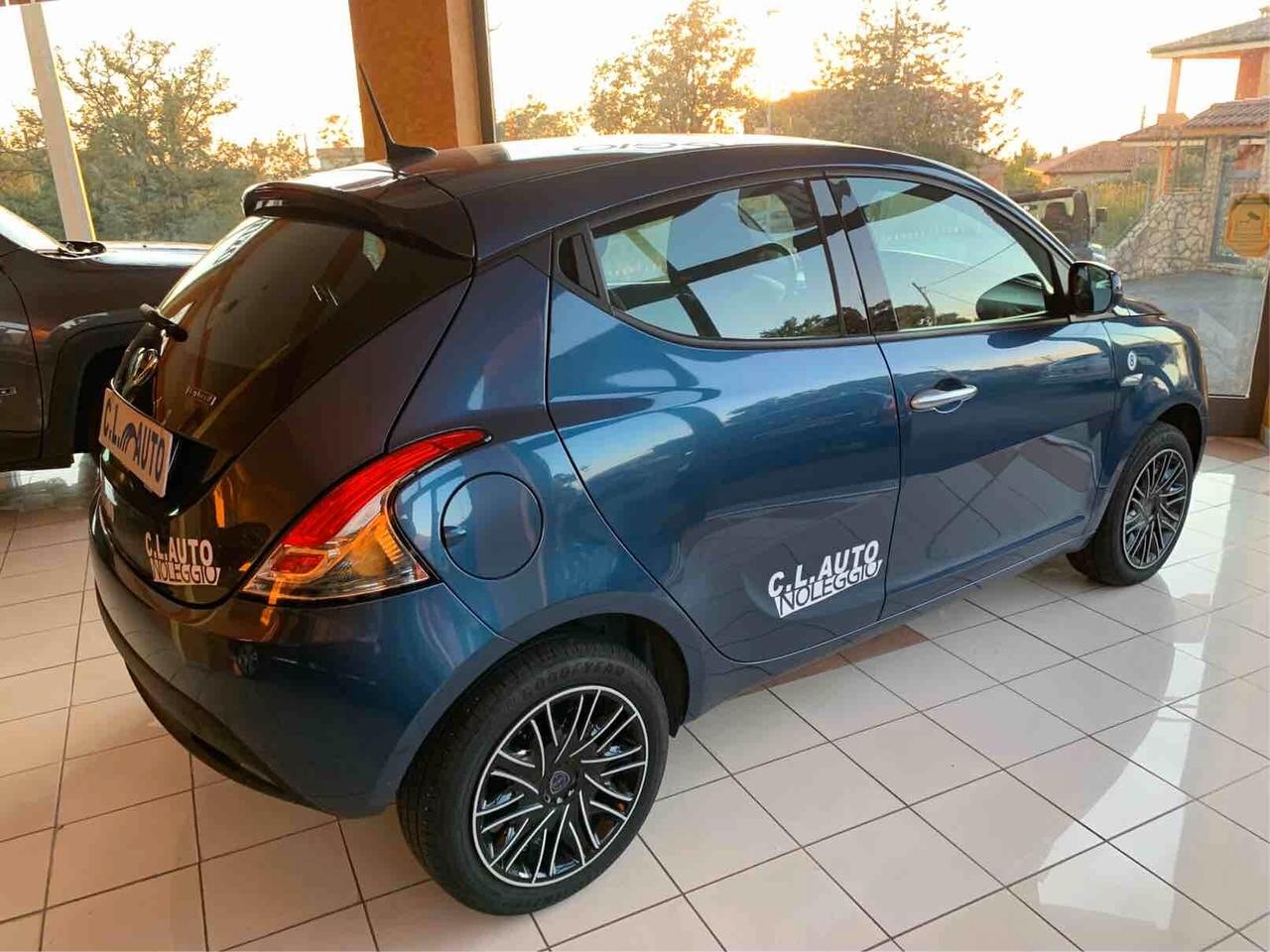 Lancia Ypsilon 1.0 Hybrid