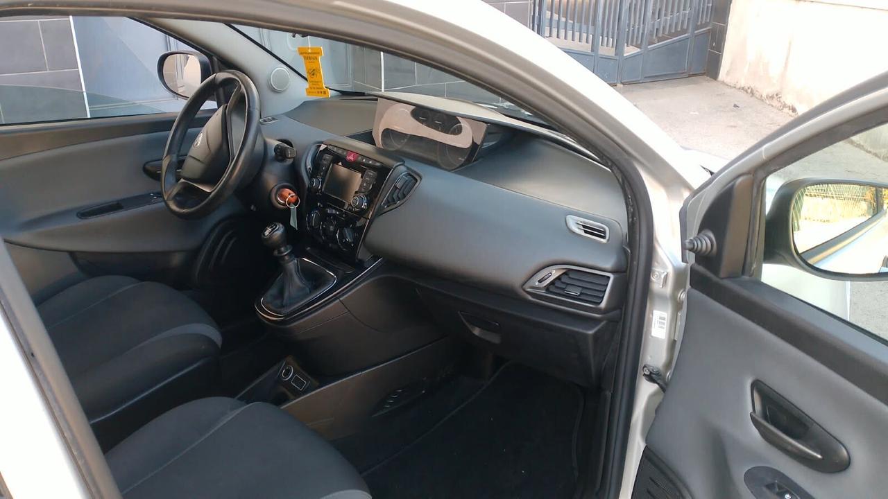 Lancia Ypsilon 1.2 69 CV 5 porte GPL Ecochic Gold