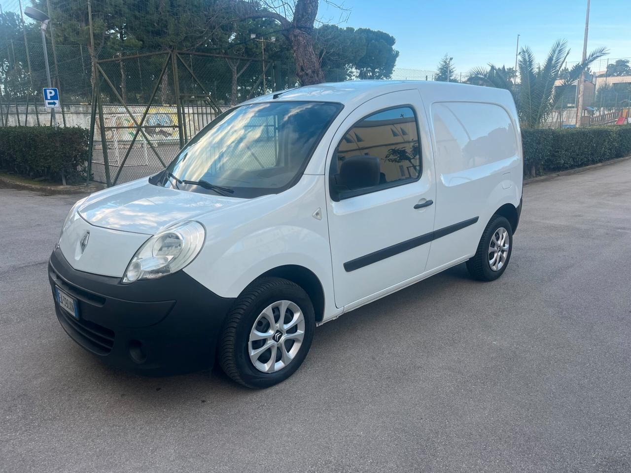 Renault Kangoo 1.5 dCI Cv 70 Km 80,000 Da Vetrina