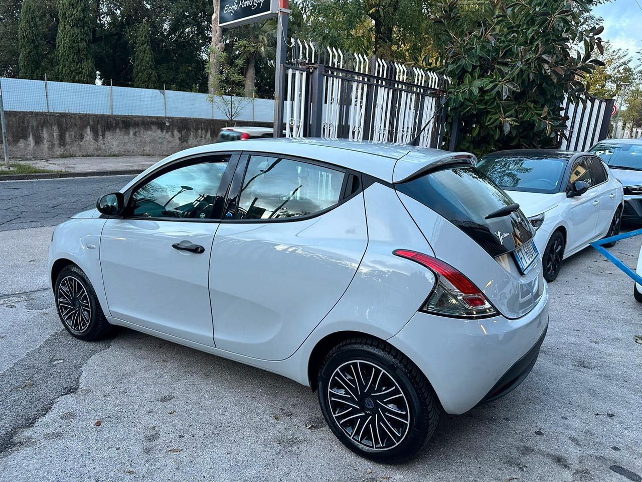 Lancia Ypsilon 1.2 69 CV 5 porte GPL Ecochic Elefantino Blu