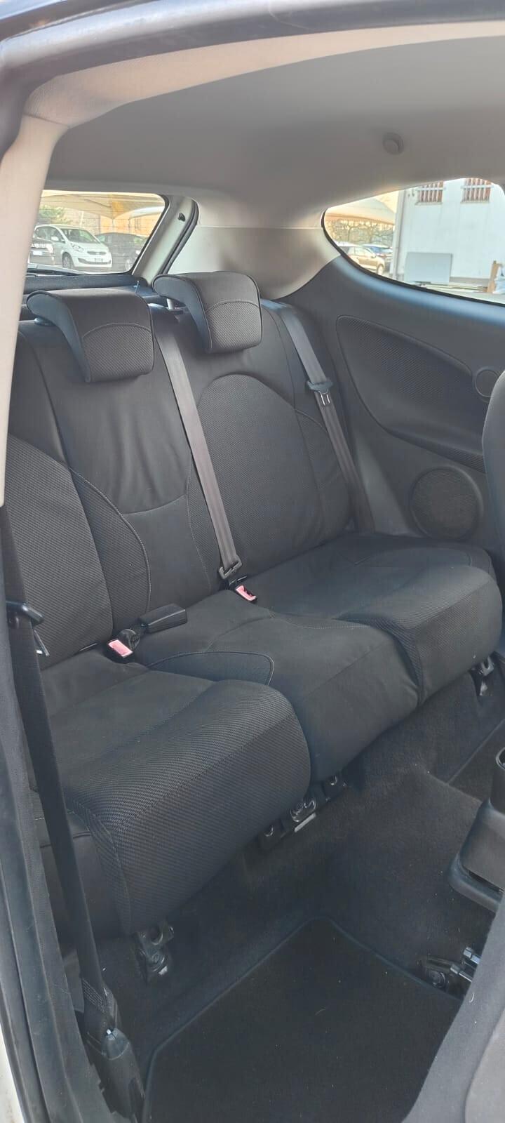 Alfa Romeo MiTo 1.6 JTDm 16V Distinctive Sport Pack