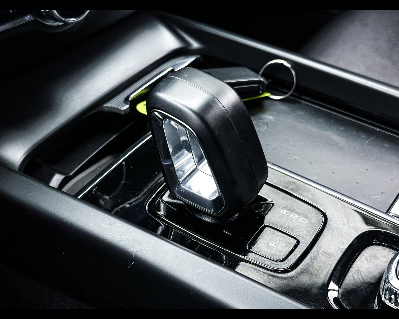 VOLVO V60 (2018-->) - V60 B4 (d) automatico Plus Dark