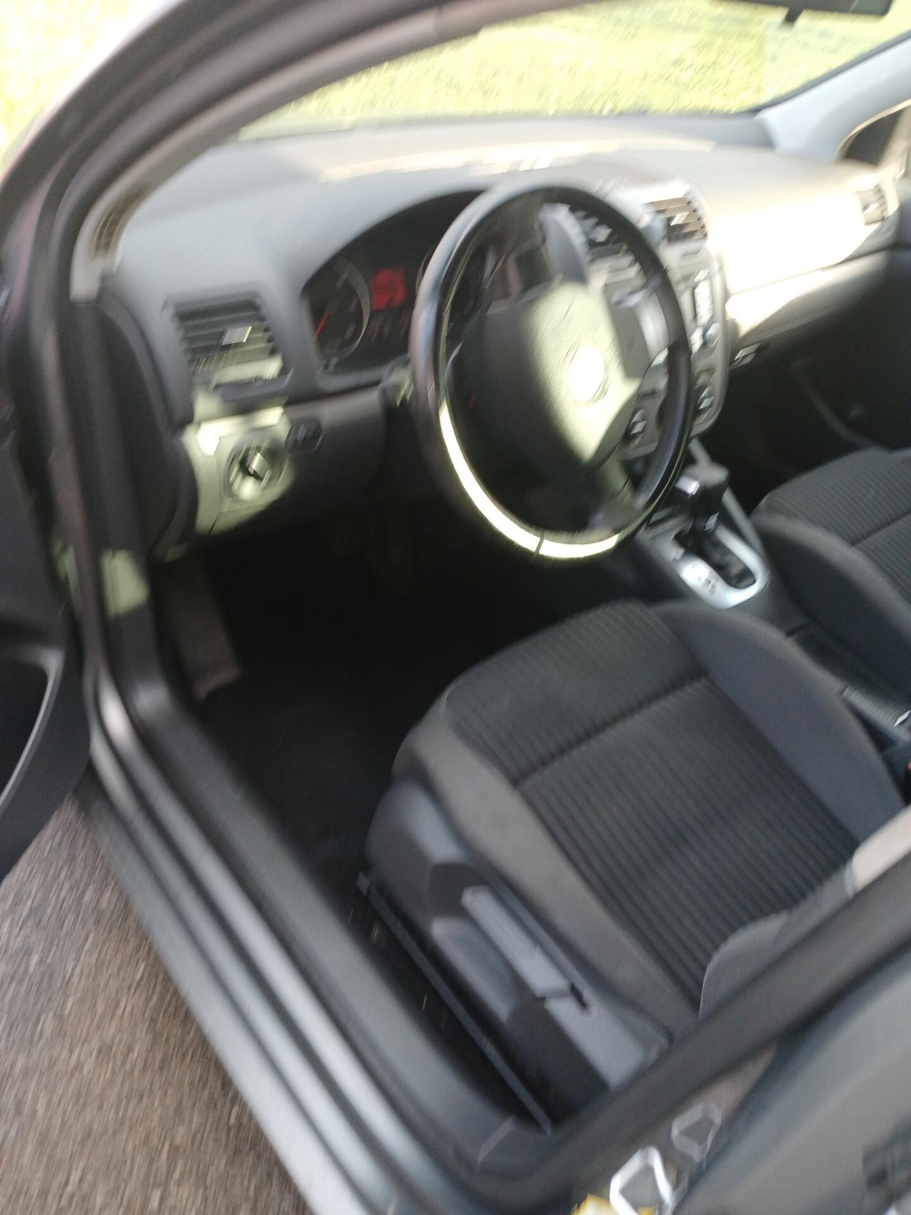 Volkswagen Golf 1.9 TDI DSG HAIRLINE MODEL.2008