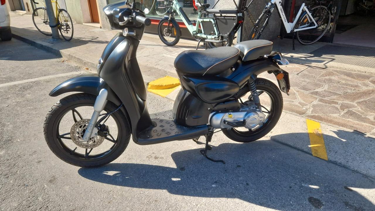 Aprilia Scarabeo 50 street