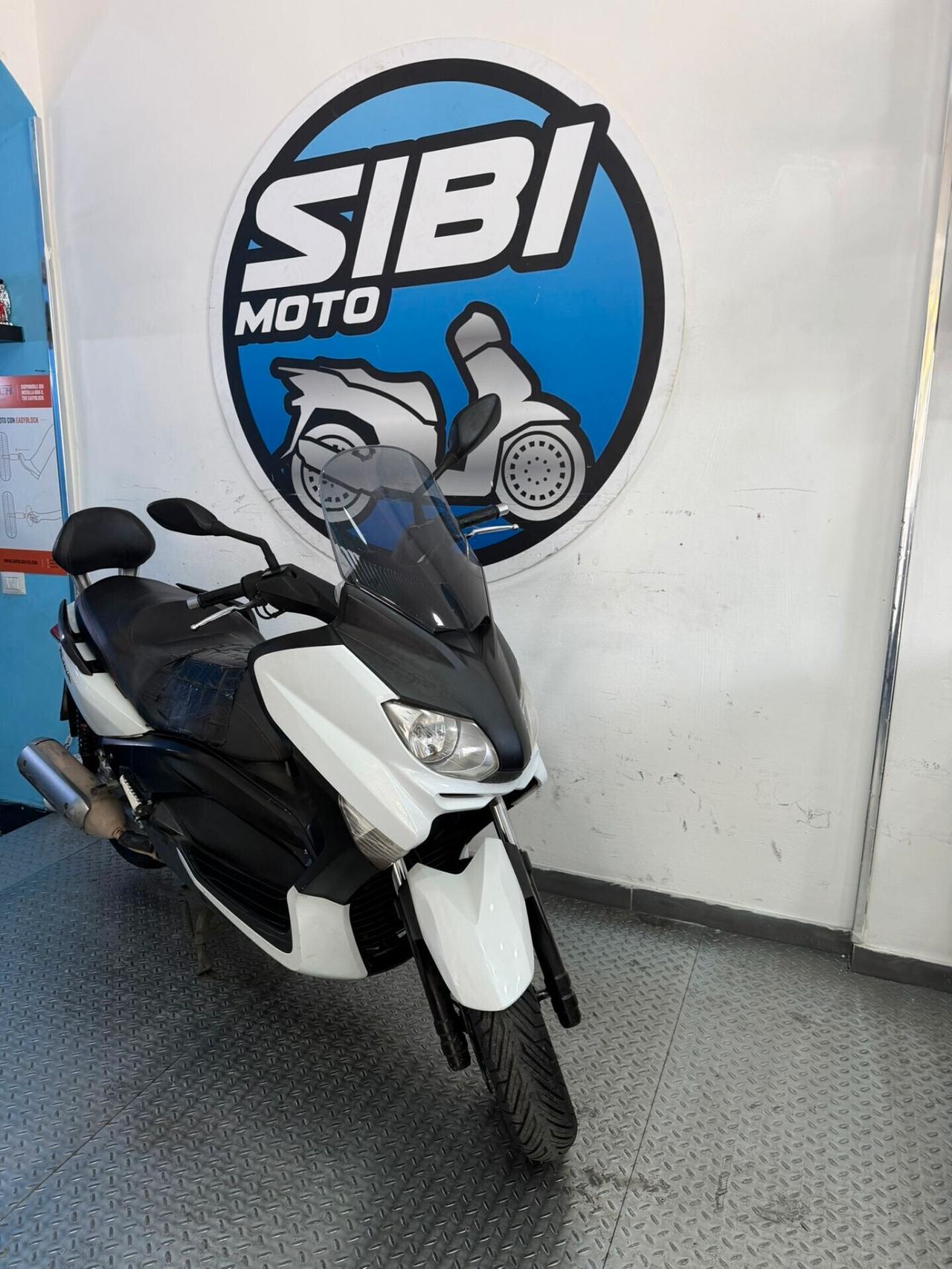 Yamaha X-Max 250