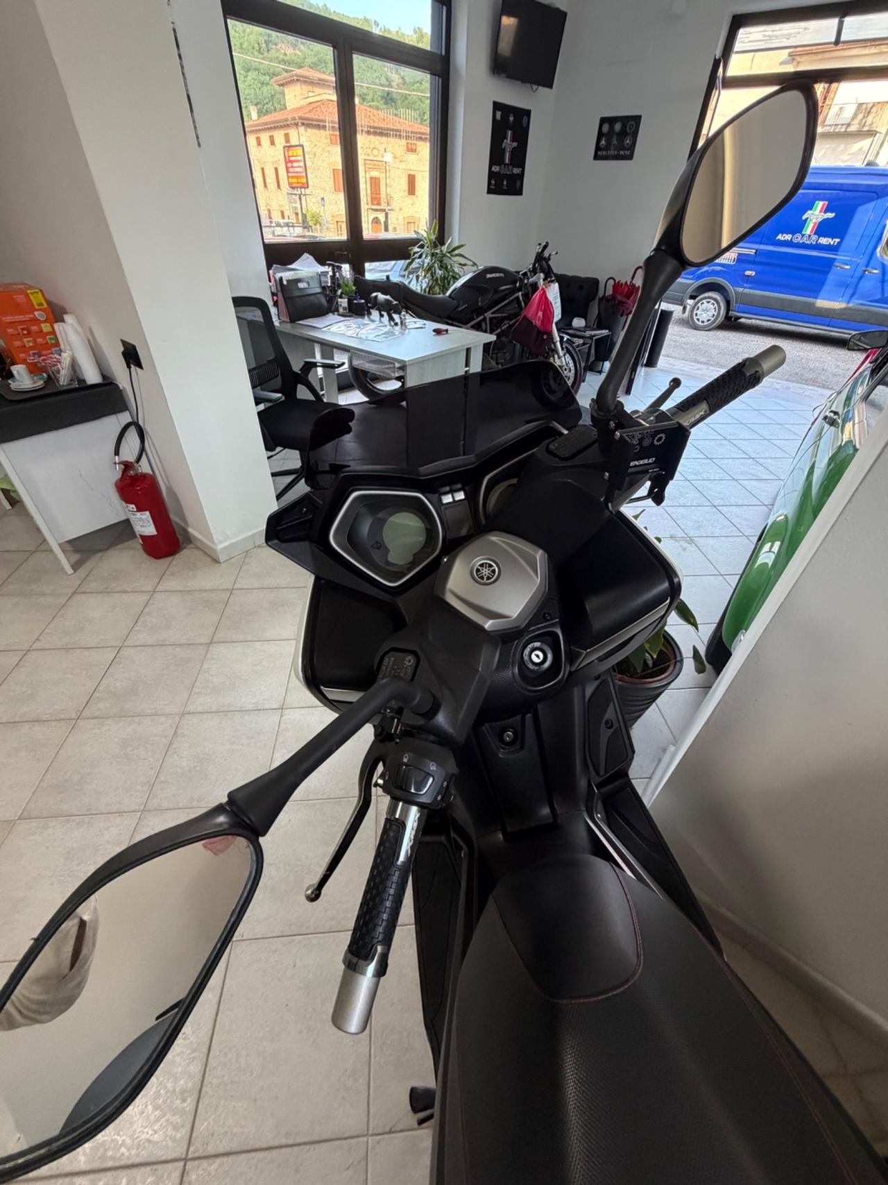 Yamaha X-Max 250