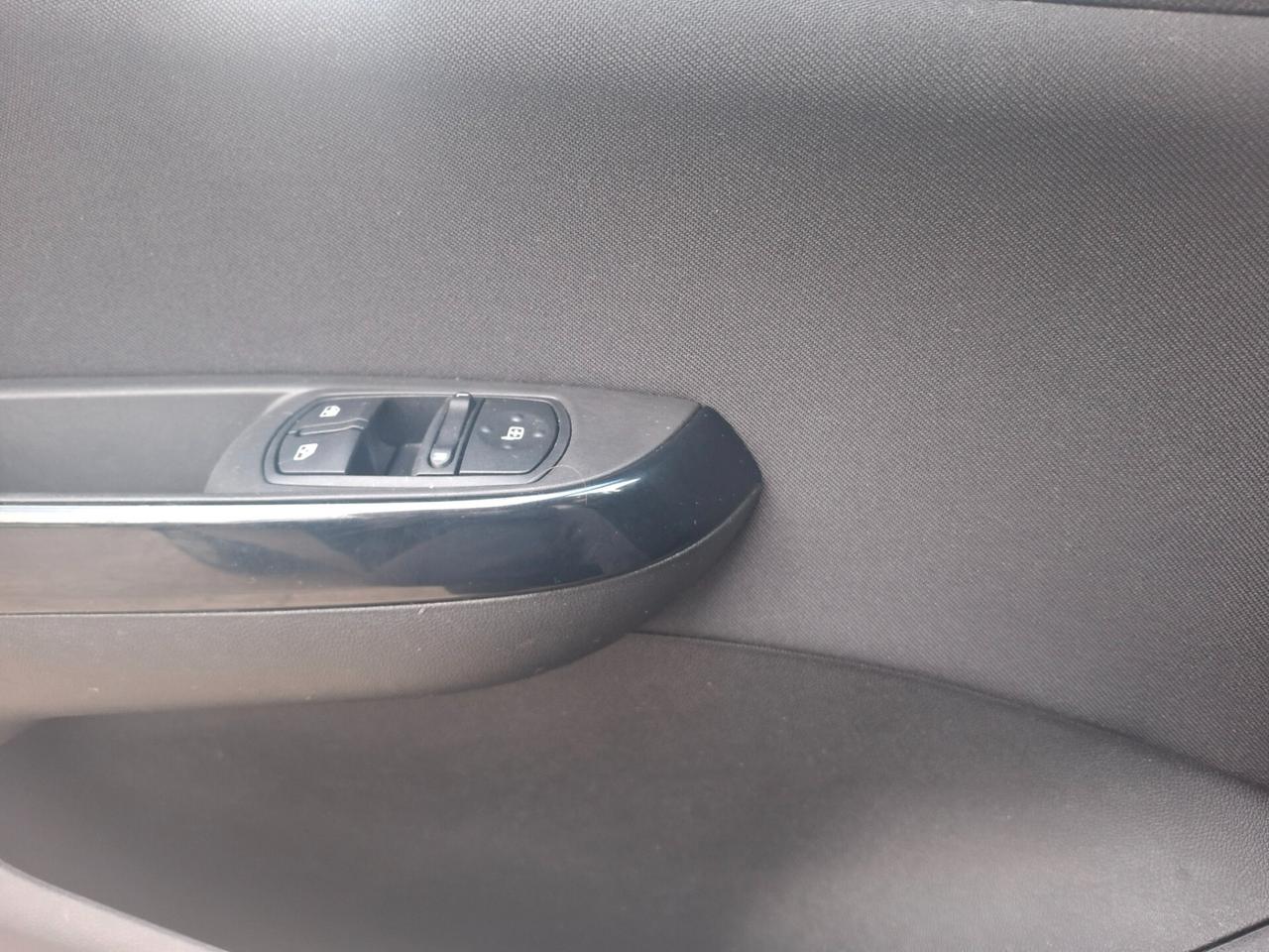 Opel Corsa 1.2 5 porte neopatentati