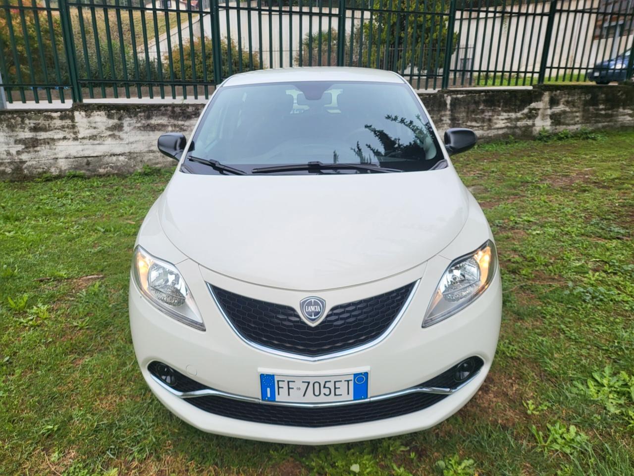 Lancia Ypsilon 1.2 69 CV 5 porte UNICO PROPRIETARIO OK NEOP.