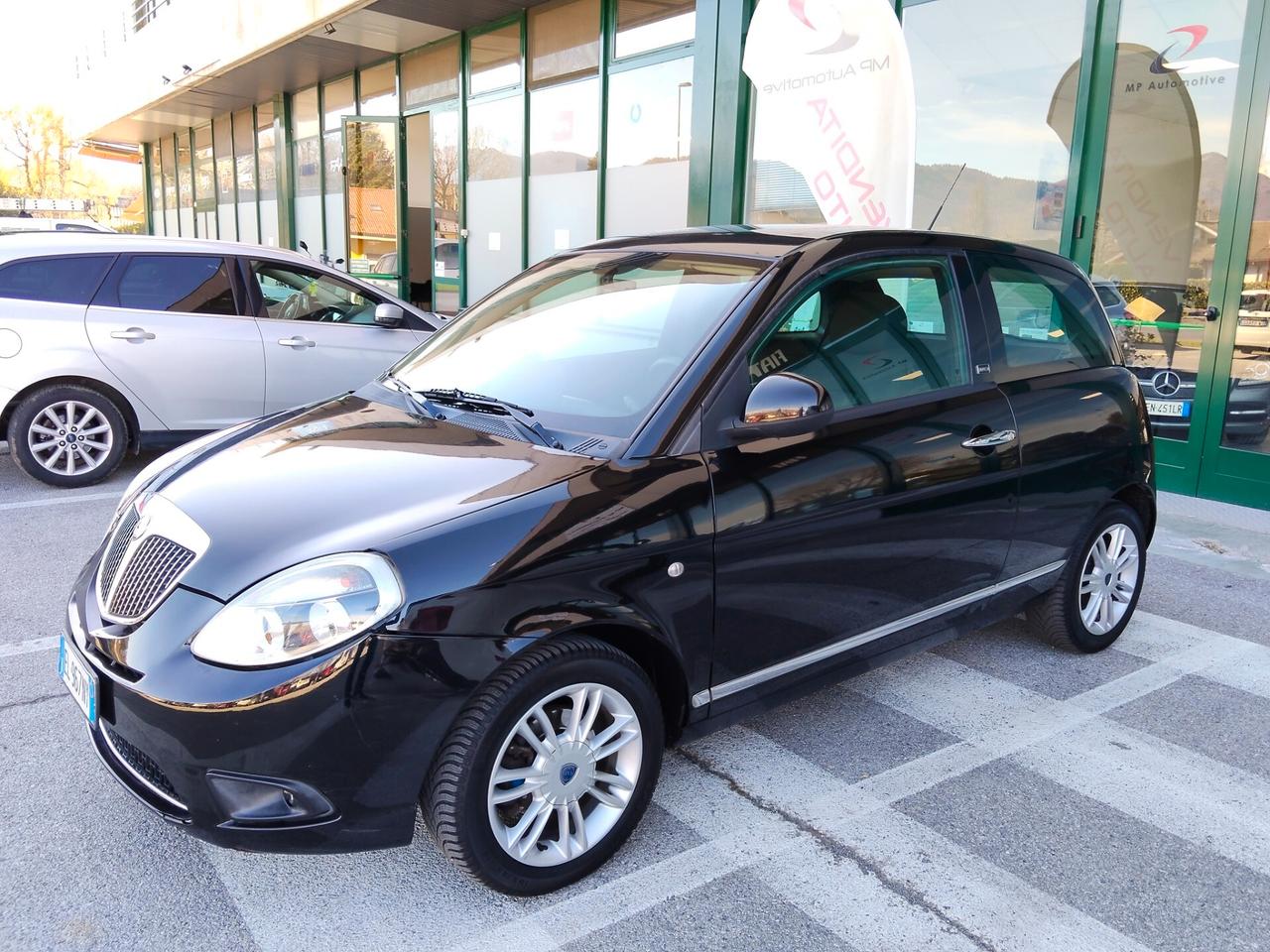 Lancia Ypsilon 1.3 MJT 75 CV Unyca