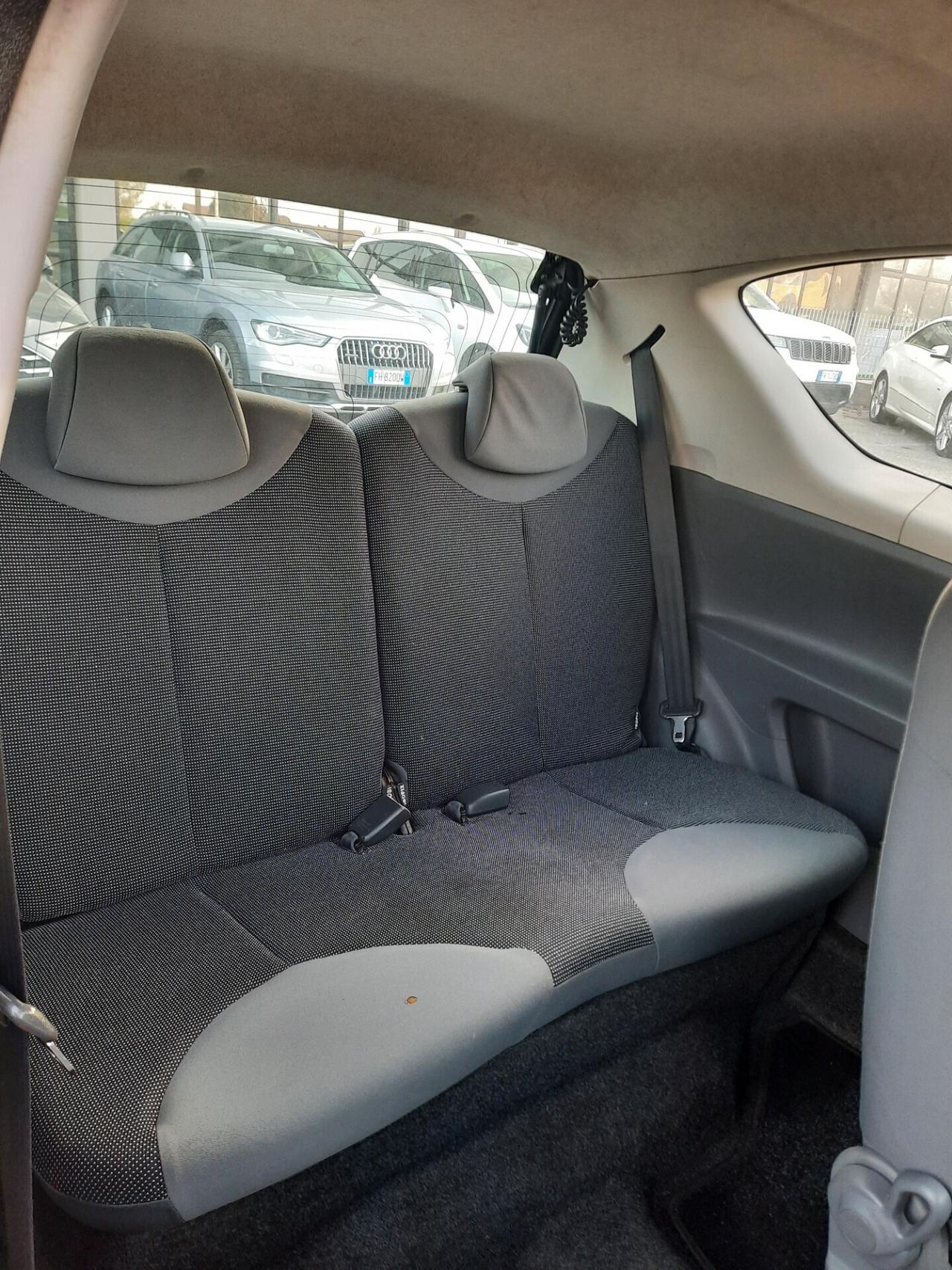 Peugeot 107 1.0 68 CV Ok neopatentati