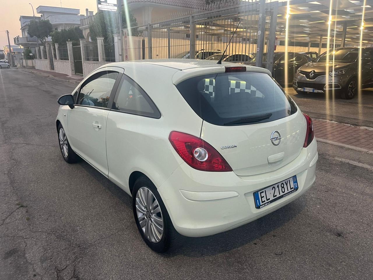 Opel Corsa 1.2 3 porte Elective Unipro 2012