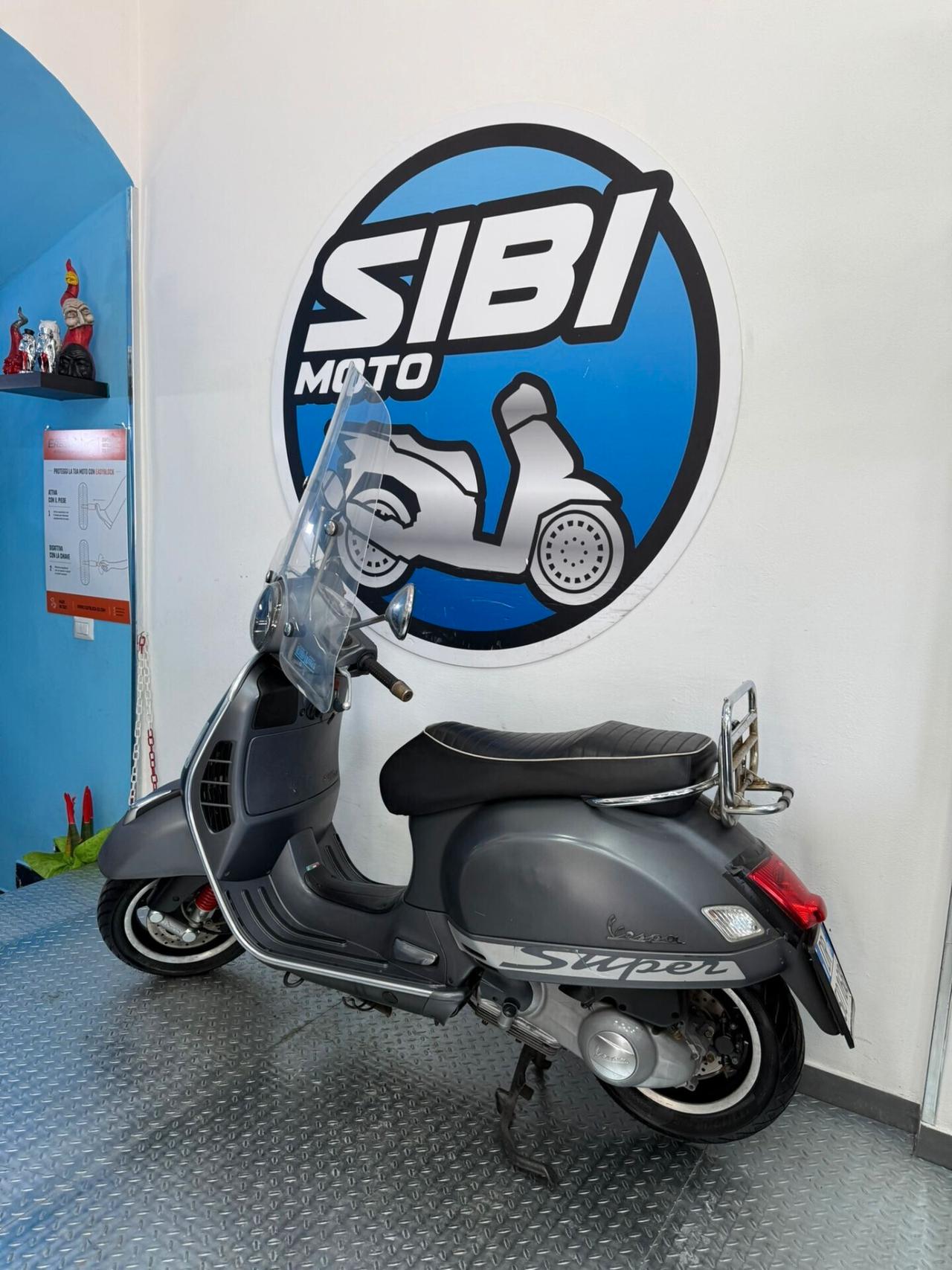 PIAGGIO VESPA SUPER SPORT 300