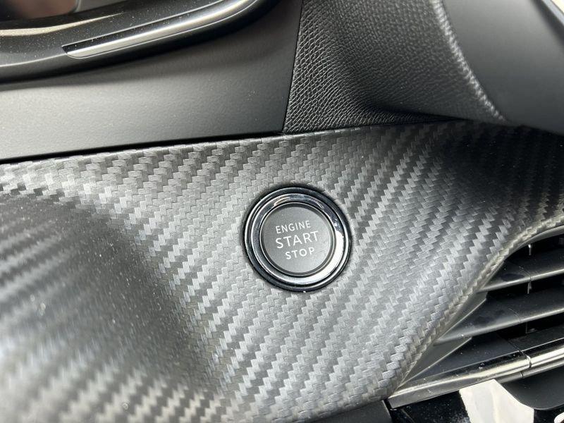 Peugeot 2008 PureTech 100 Allure NAVI + KEYLESS + CAMERA 360°