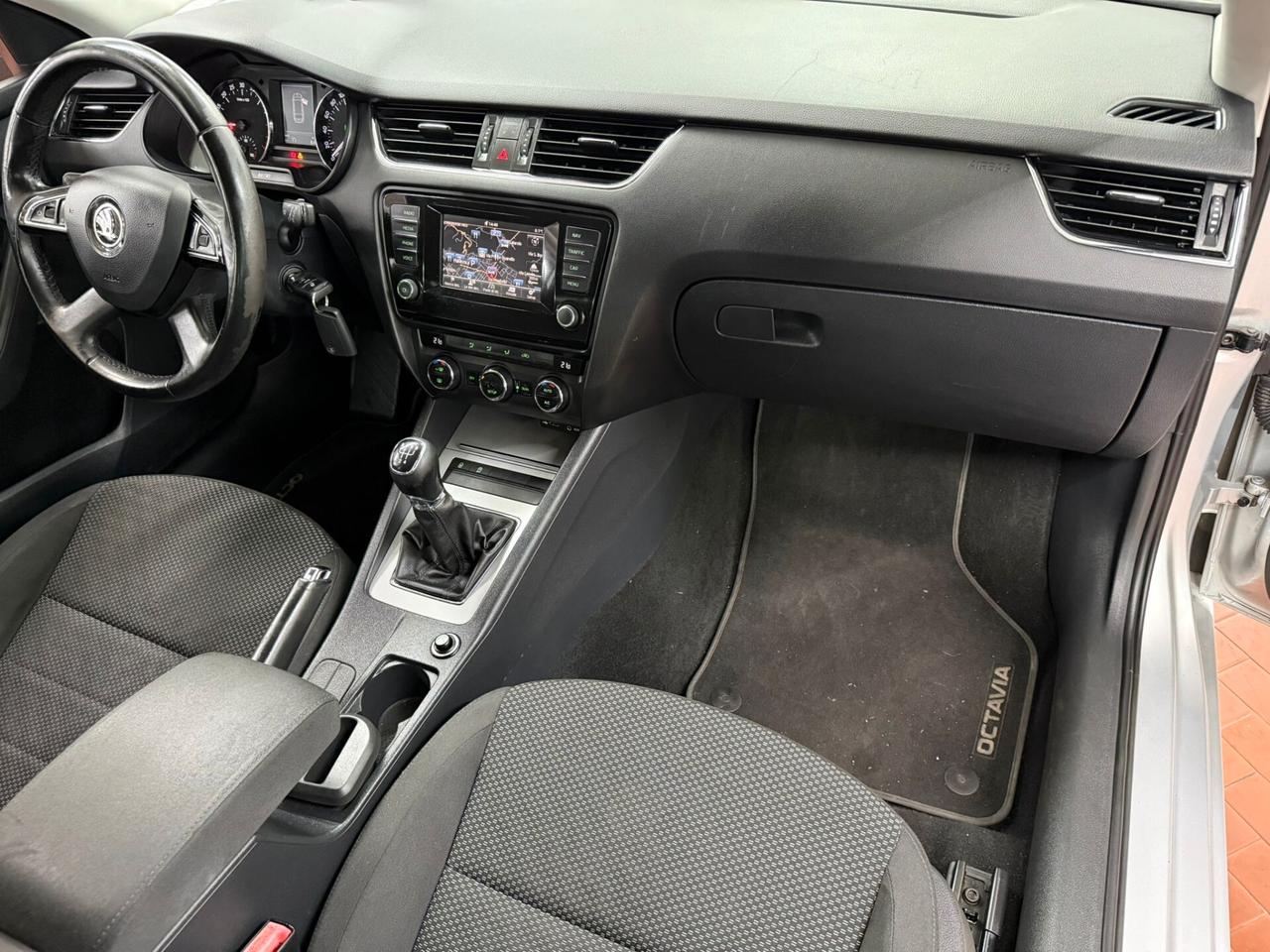 Skoda Octavia 1.6 TDI 105 CV ok Neopatentati