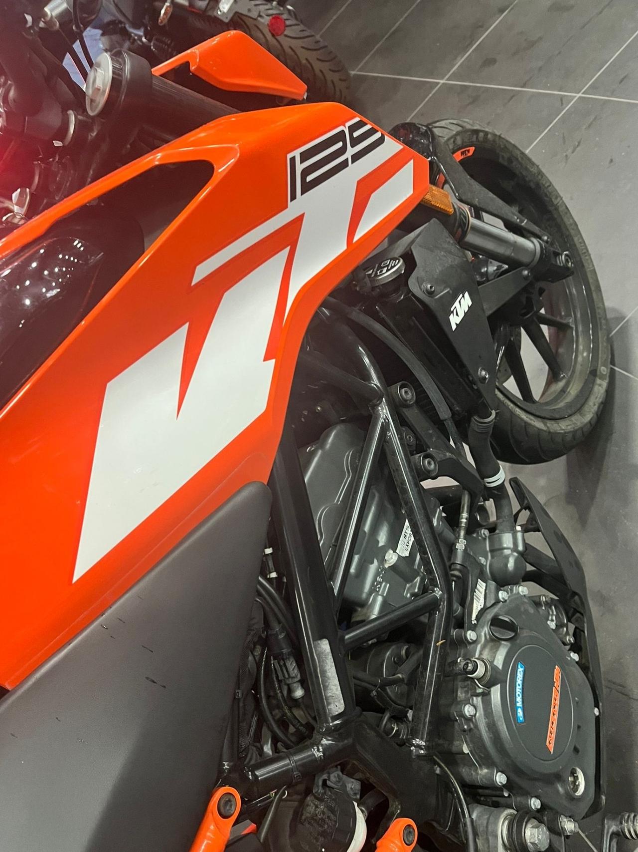 Ktm 125 Duke Akrapovic
