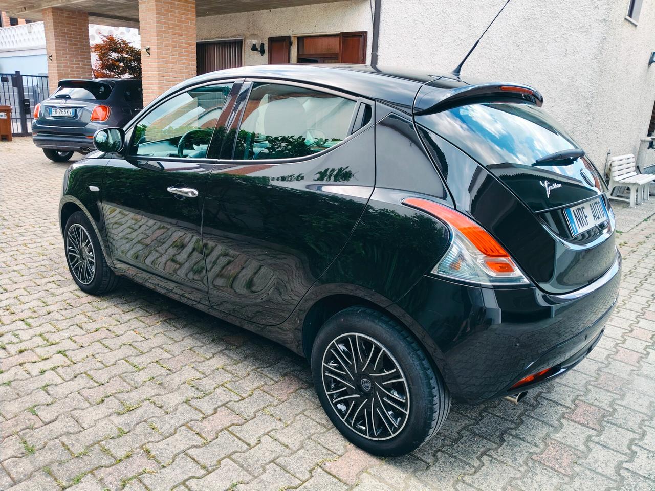 Lancia Ypsilon 1.2 69 CV 5 porte S&S Platinum