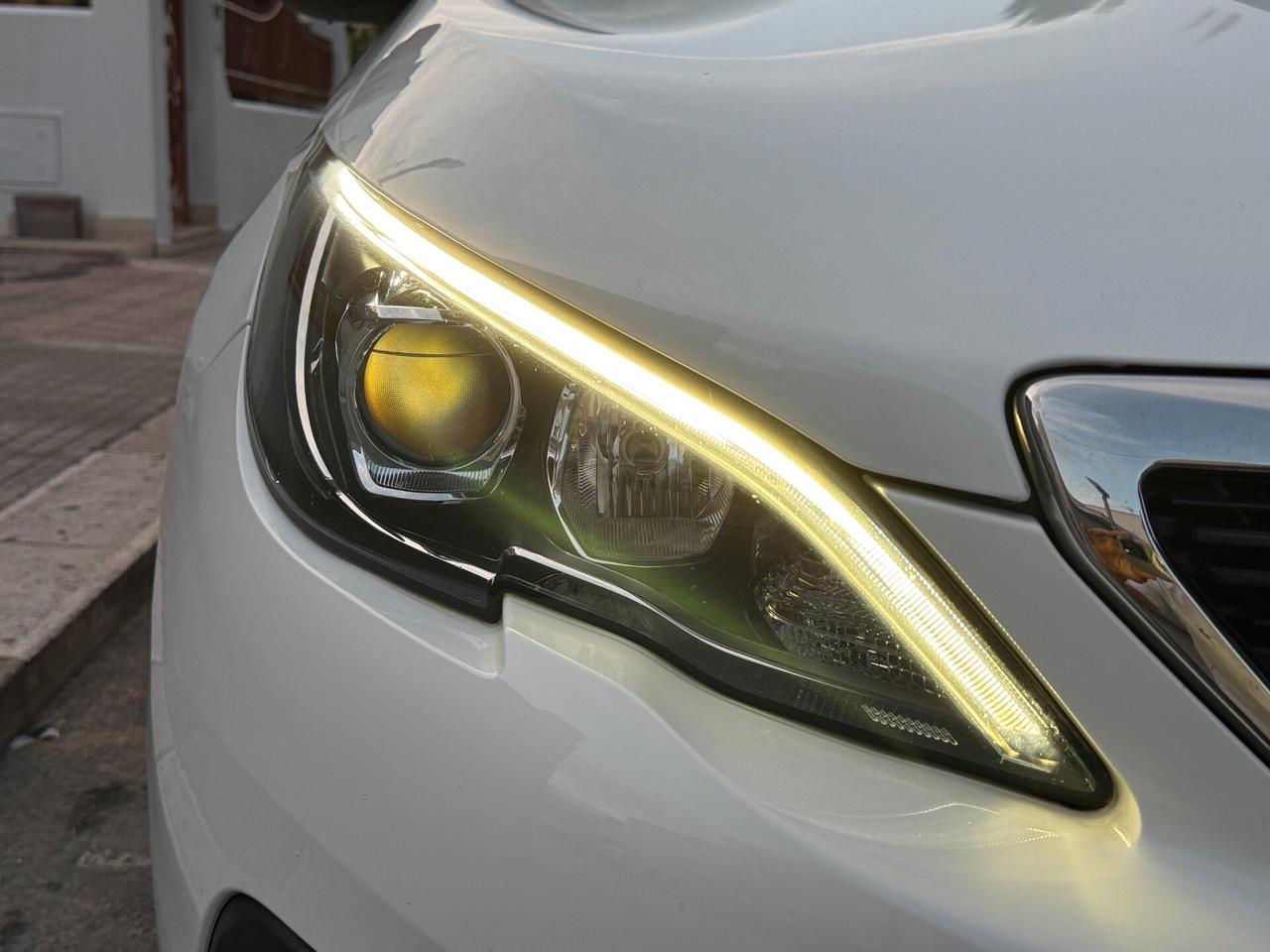 Peugeot 308 BlueHDi 100 S&S SW NAVI CARPLAY - 2019