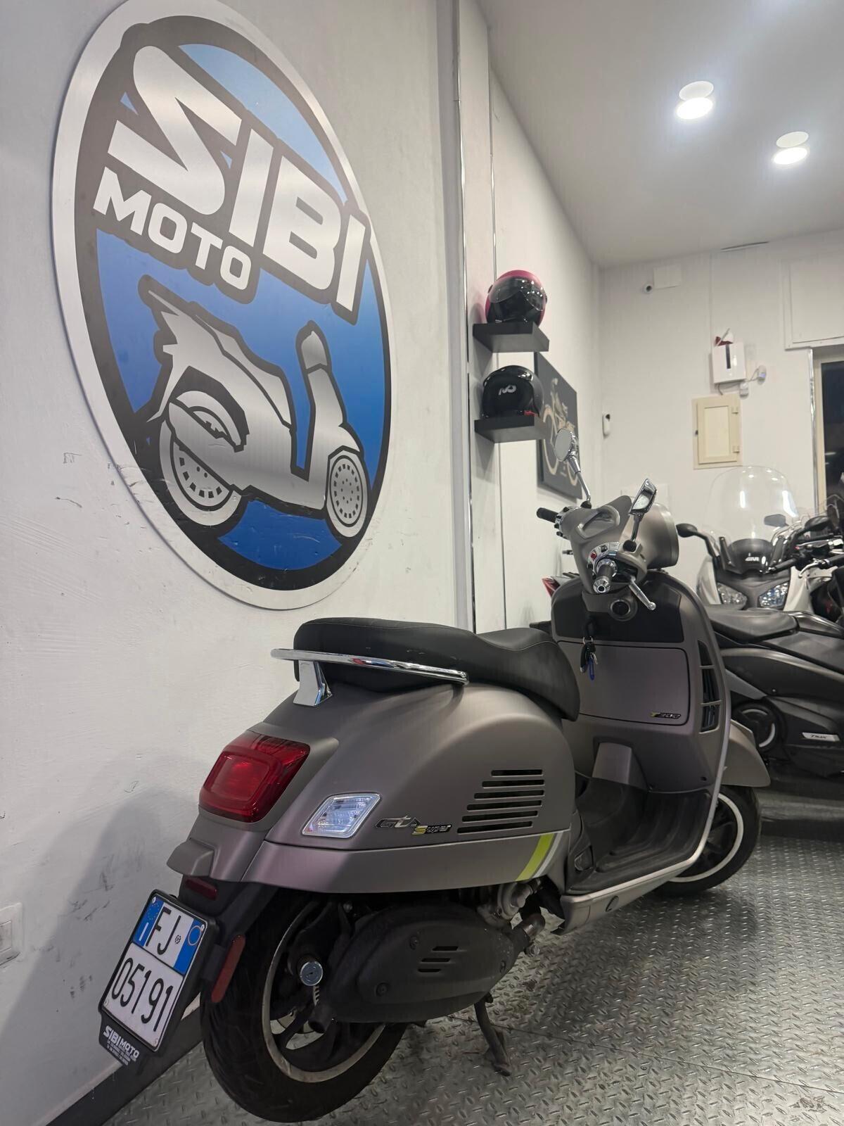 Piaggio Vespa 300 GTS