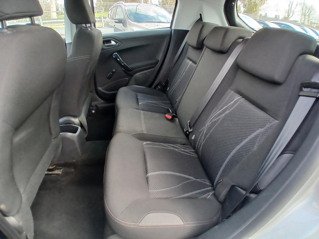 Peugeot 208 1.4 HDi 68 CV 5 porte Allure