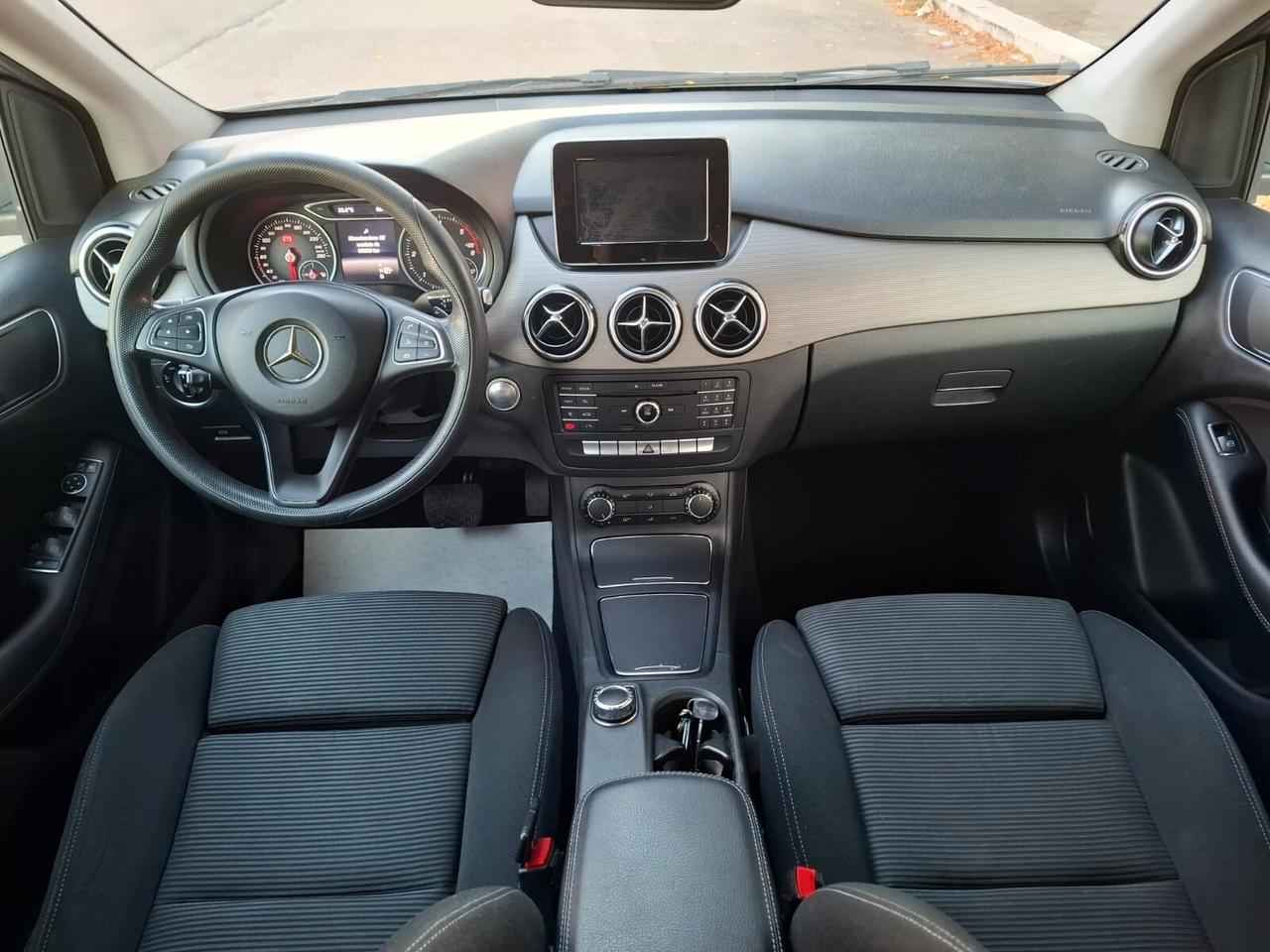 MERCEDES-BENZ B180 AUTOMATIC PREMIUM