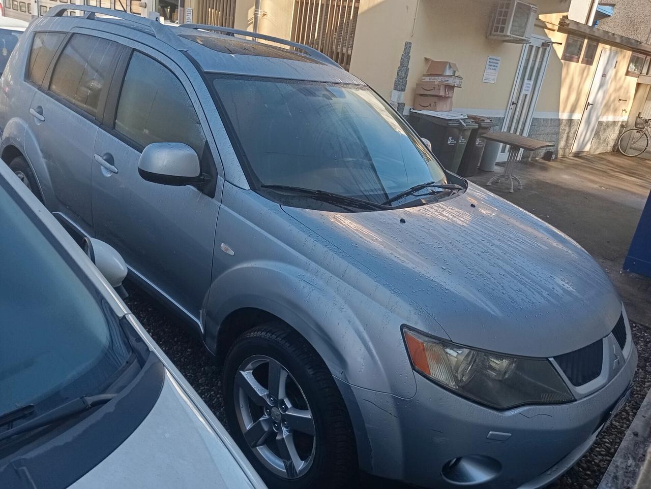 Mitsubishi Outlander 2.0 DI-D Instyle 7 posti