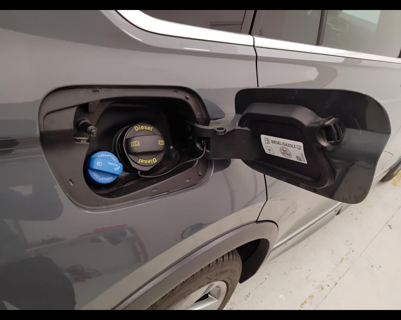 VOLKSWAGEN Tiguan II 2021 - Tiguan 2.0 tdi R-Line 150cv dsg