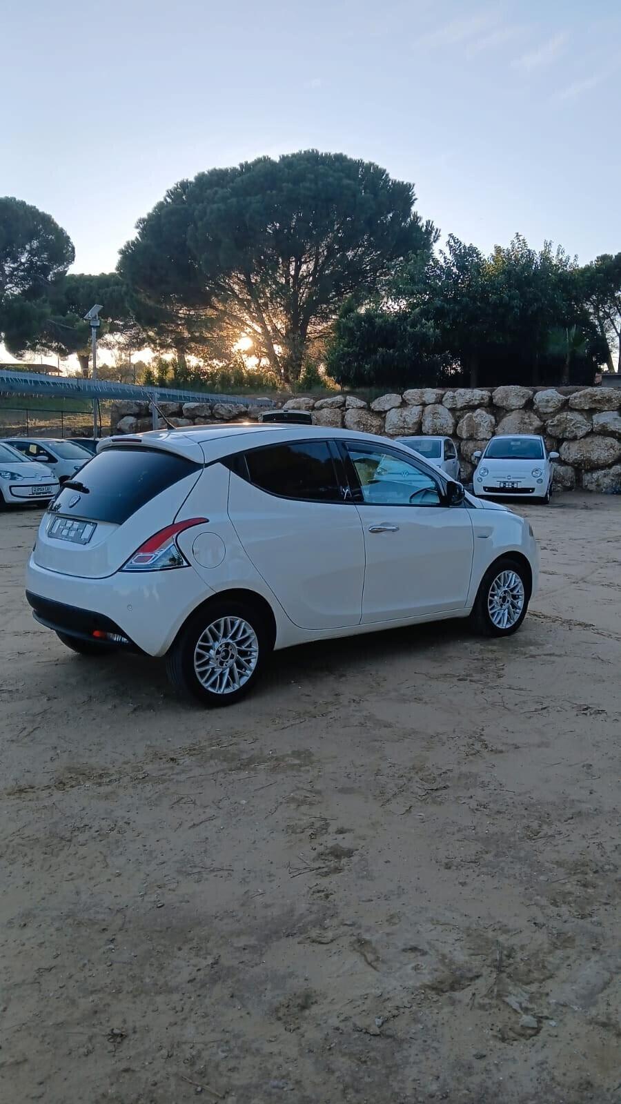 Lancia Ypsilon 1.2 69 CV 5 porte 2014