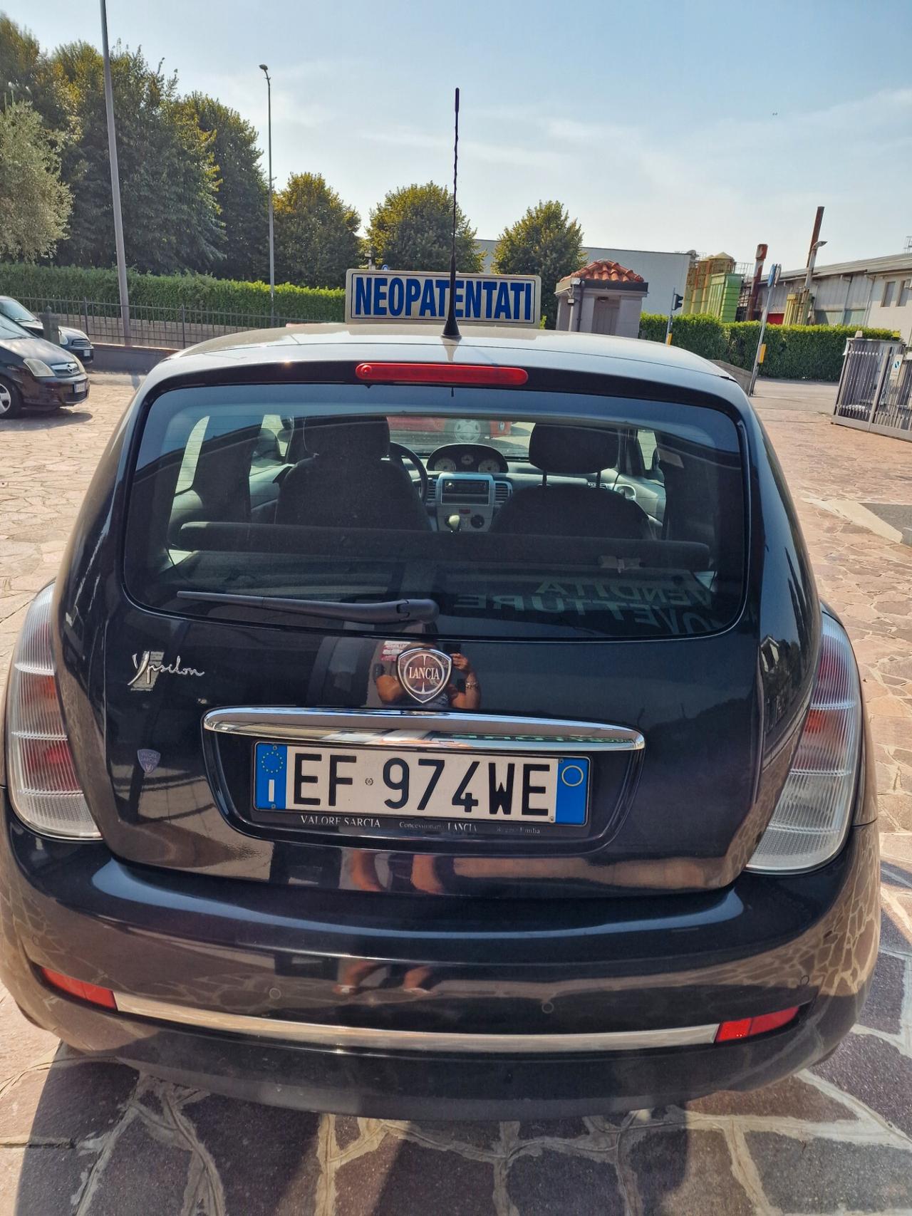 Lancia Ypsilon 1.2 69 CV Diva per NEOPATENTATI