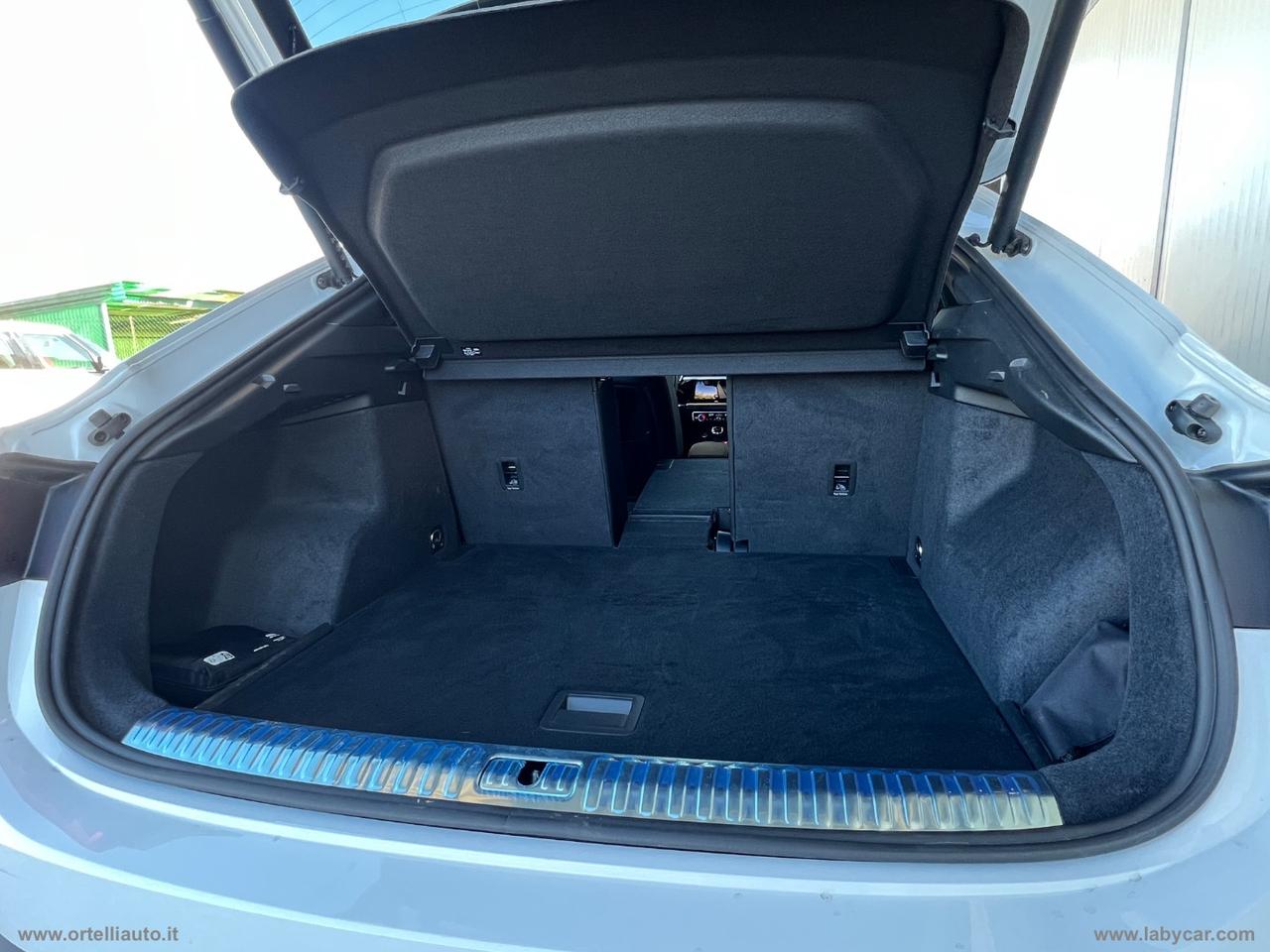 AUDI Q3 SPB 40 TDI quattro S tr. Ident. Black