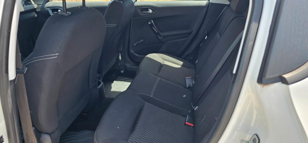 Peugeot 208 PureTech 82 5 porte Allure