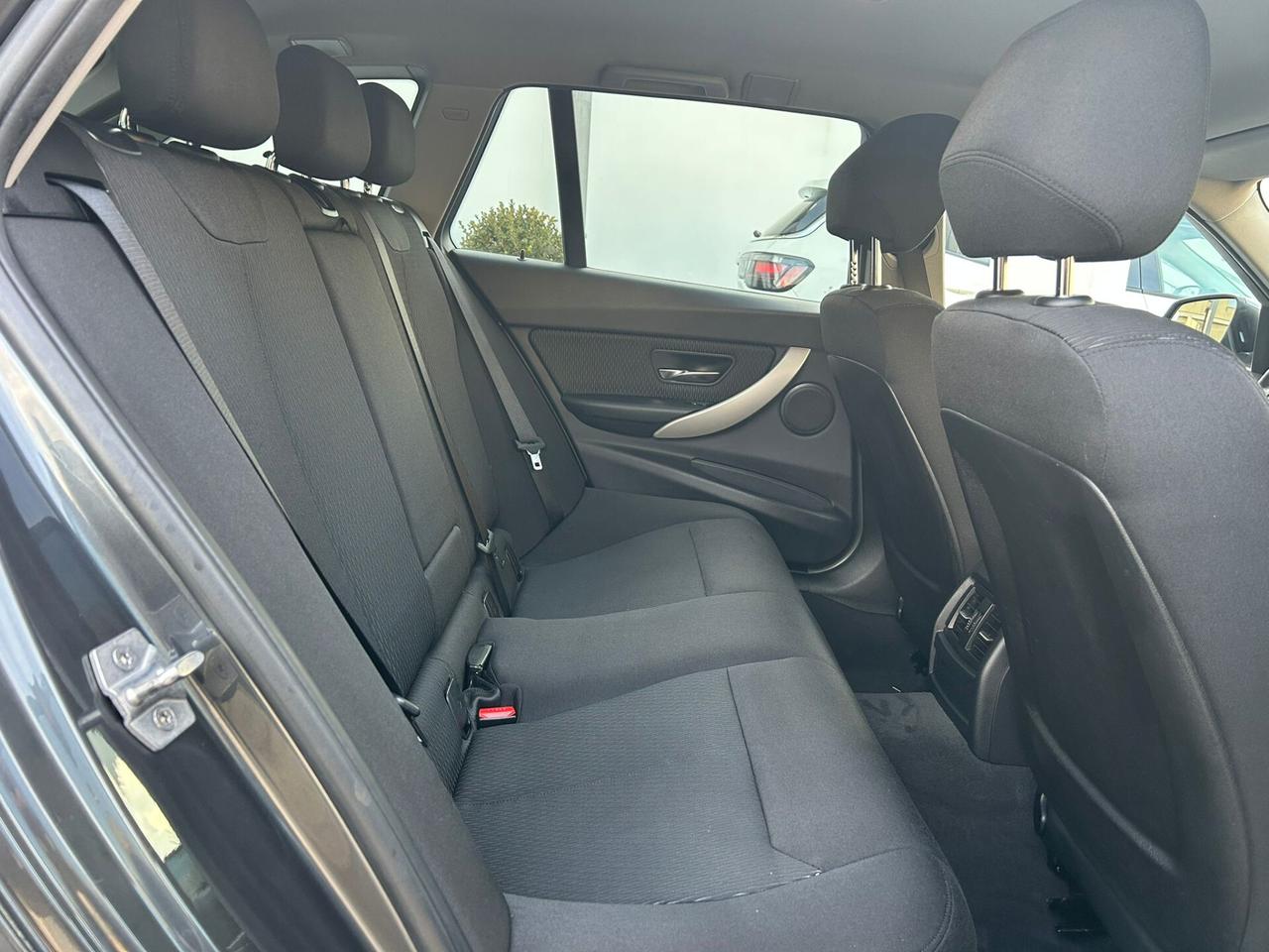 Bmw 318d 2.0 143Cv TOURING XDRIVE NAVI-2015