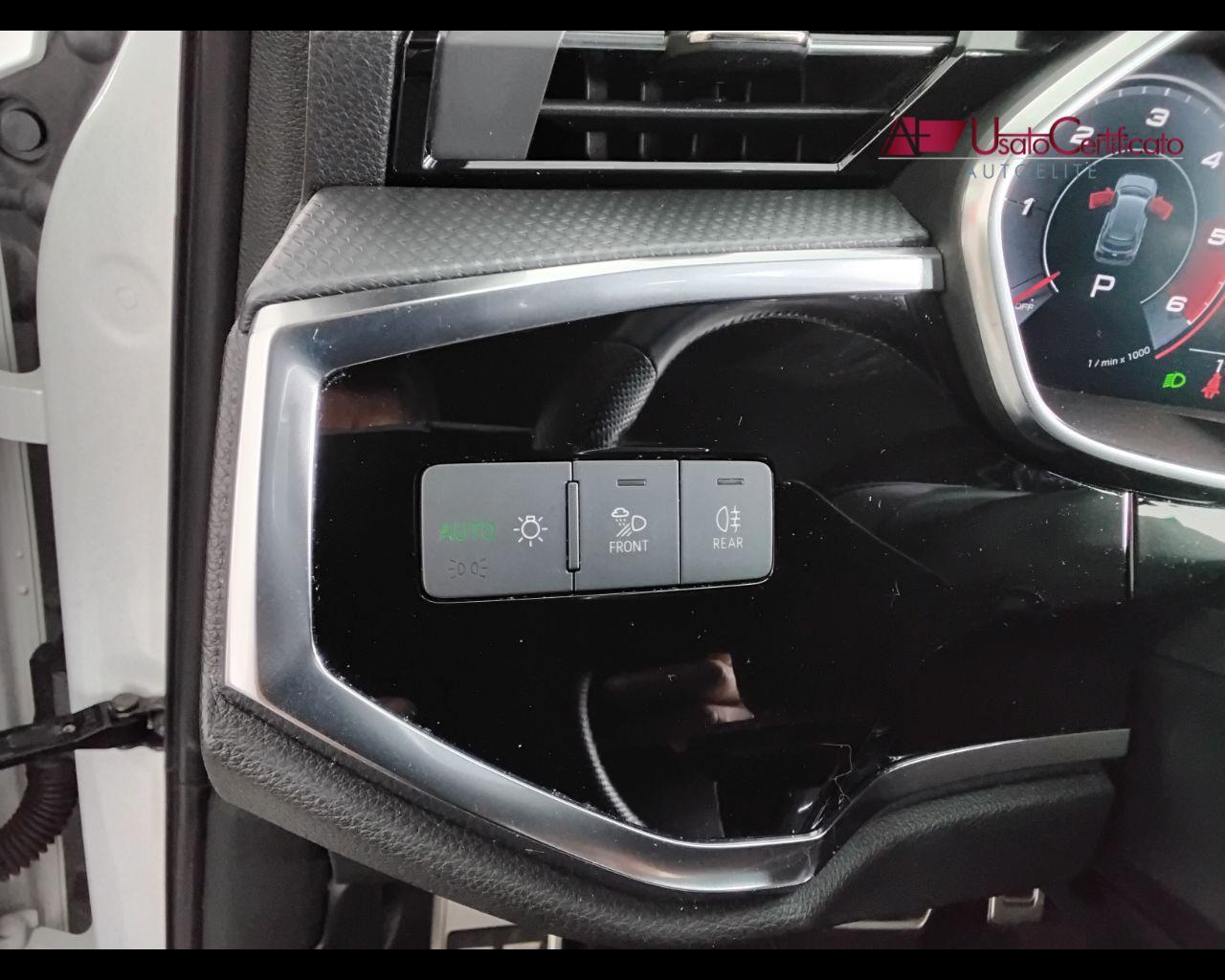 AUDI Q3 40 TDI quattro S tronic Business Advanced