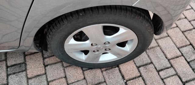 TOYOTA Yaris 1.3 5 porte Luna