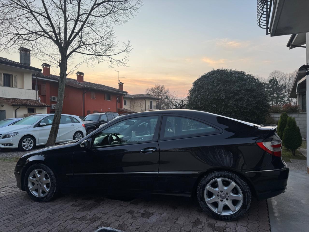 Mercedes-benz C 220 C 220 CDI cat Sportcoupé Avantgarde